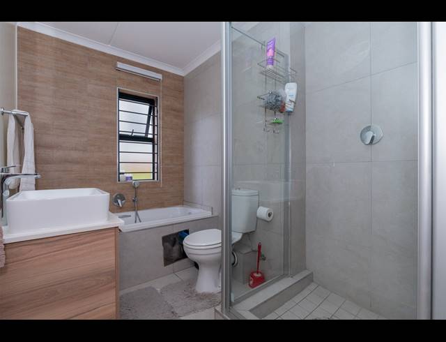 3 BEDROOM APARTMENT FOR SALE IN MODDERFONTEIN
